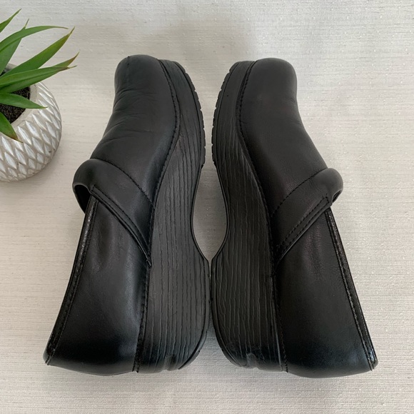 Sketchers Tone Ups Black Leather Comfort Clogs Woman’s 10 - Picture 7 of 15